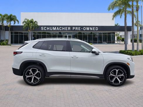 Certified 2025 Volkswagen Tiguan SE image 8