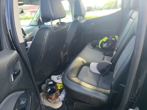 Used 2016 Chevrolet Colorado Z71 w/ Z71 Midnight Edition AWD/4WD image 3