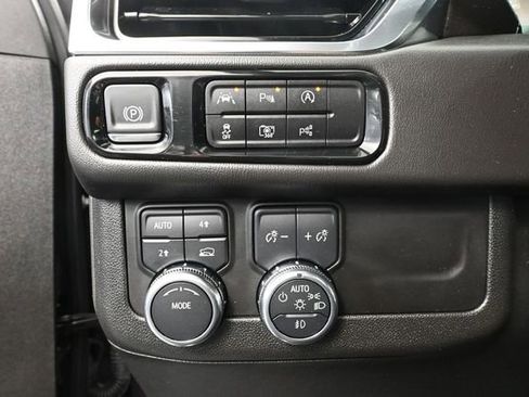 Used 2025 GMC Yukon Denali w/ Sun & Power Step Package AWD/4WD image 33