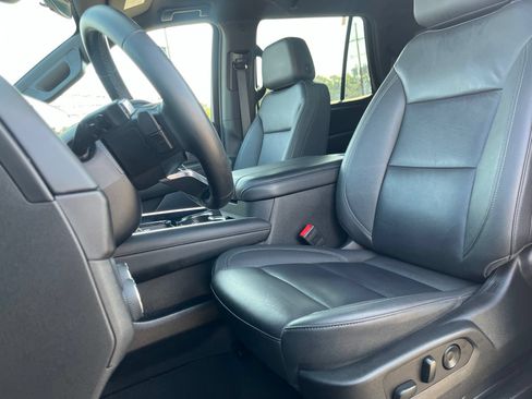 Used 2025 Chevrolet Tahoe LT RWD image 8