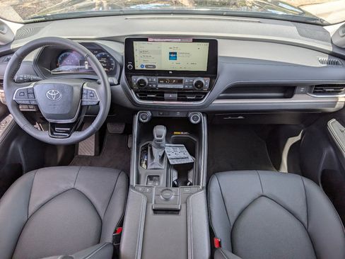 Used 2026 Toyota Grand Highlander Limited image 4