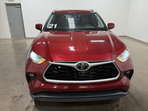 Used 2021 Toyota Highlander XLE AWD/4WD image 41