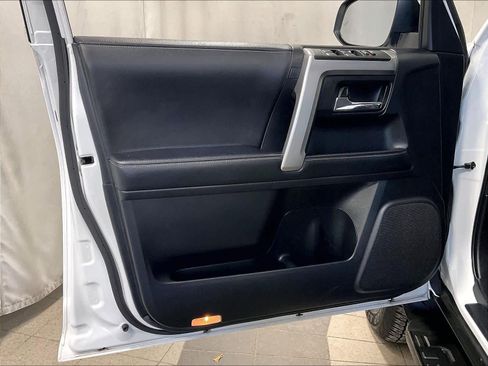 Used 2024 Toyota 4Runner SR5 Premium image 9