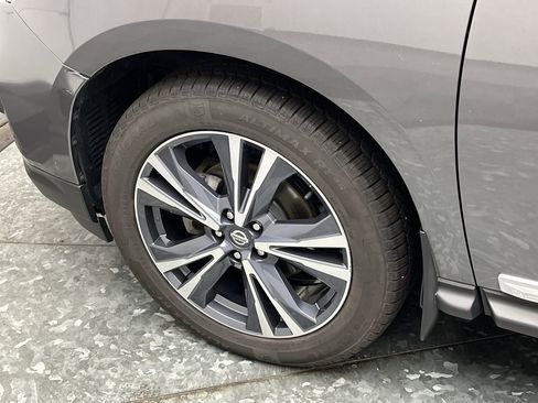 Used 2019 Nissan Pathfinder Platinum image 36