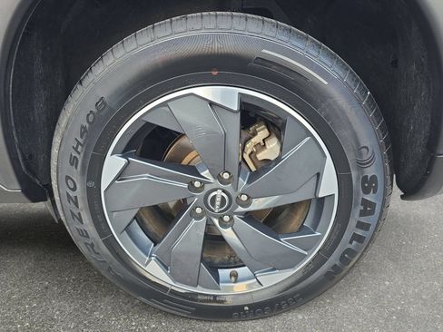 Used 2025 Nissan Rogue SV AWD/4WD image 31