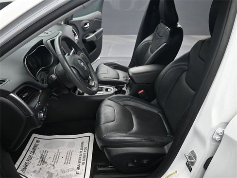 Used 2021 Jeep Cherokee Latitude Lux w/ Comfort/Convenience Group image 12