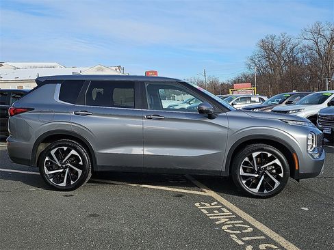 Used 2024 Mitsubishi Outlander SE image 7