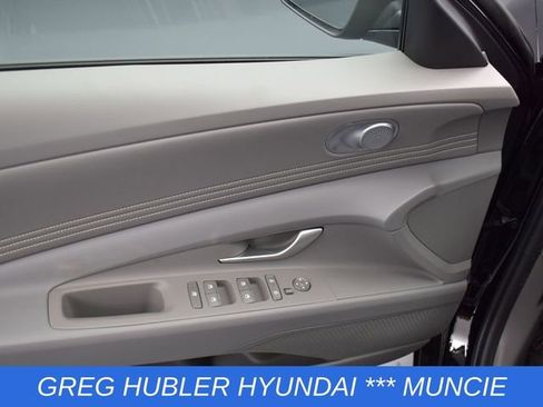 Used 2025 Hyundai Elantra SEL FWD image 16