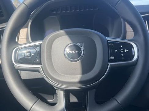 New 2026 Volvo XC90 B6 Plus w/ Protection Package Premier AWD/4WD image 13