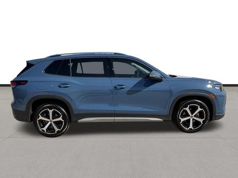 Used 2025 Volkswagen Tiguan SE FWD image 4