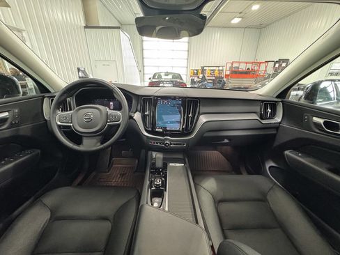 Used 2024 Volvo XC60 B5 Core image 9
