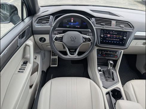 Used 2024 Volkswagen Tiguan SE R-Line image 10