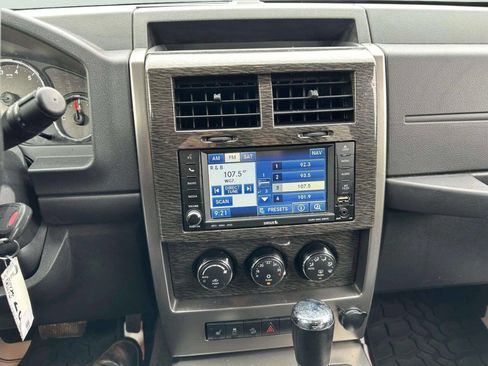 Used 2011 Jeep Liberty Limited w/ Sky's The Limit Group AWD/4WD image 24