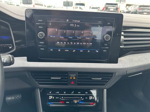 Used 2025 Volkswagen Jetta SE image 18