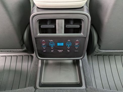 Used 2024 Porsche Taycan RWD image 19