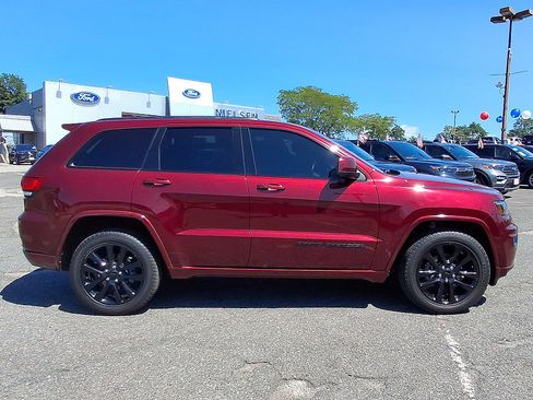 Used 2019 Jeep Grand Cherokee Altitude AWD/4WD image 32