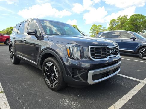 Certified 2025 Kia Telluride S FWD image 2