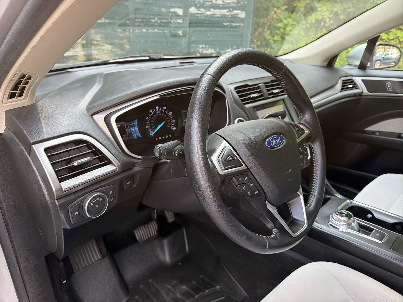 Used 2019 Ford Fusion SE w/ Equipment Group 151A FWD image 10