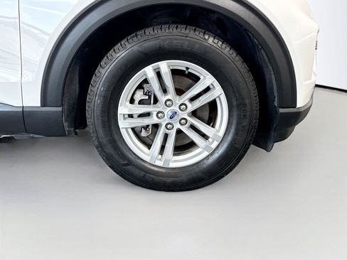 Used 2021 Ford Explorer XLT RWD image 36