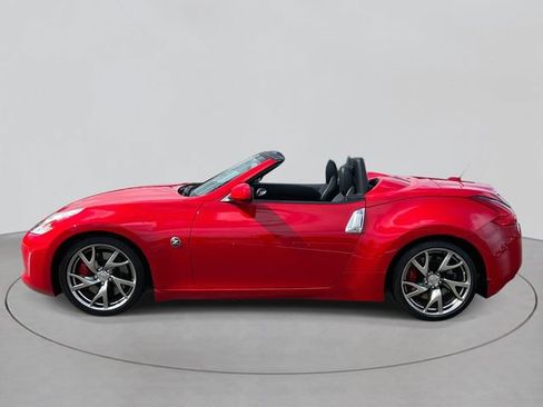 Used 2017 Nissan 370Z Touring Sport image 2