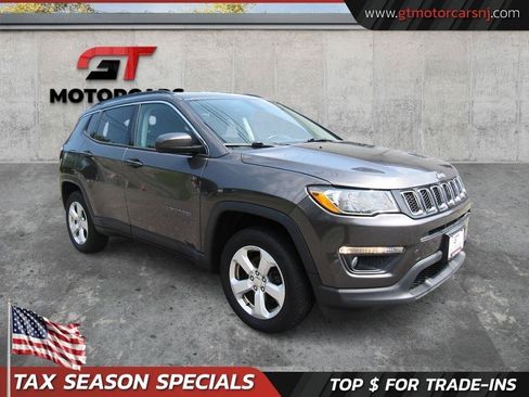 Used 2017 Jeep Compass Latitude w/ Popular Equipment Group AWD/4WD image 3