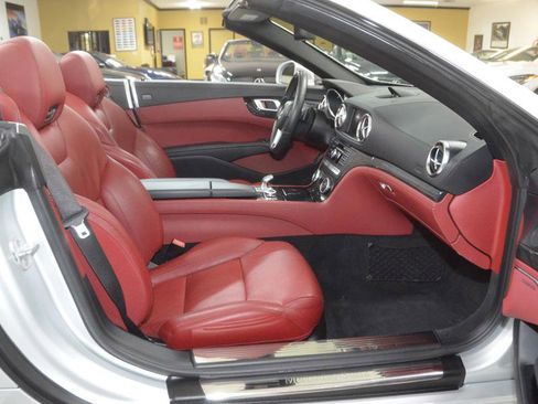 Used 2016 Mercedes-Benz SL 550 550 w/ Driver Assistance Package image 25