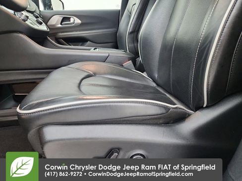 Certified 2025 Chrysler Pacifica Limited image 20