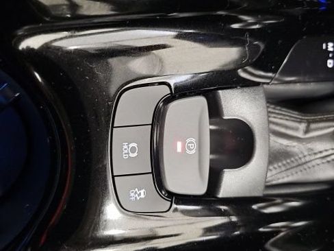 Used 2020 Toyota C-HR Limited FWD image 22