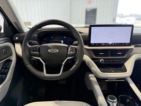 Certified 2025 Ford Explorer Platinum w/ Ultimate Package image 15
