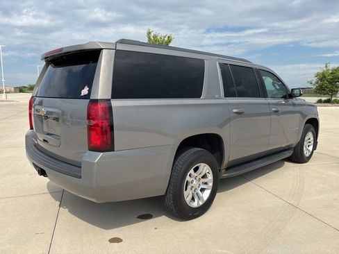 Used 2018 Chevrolet Suburban LT AWD/4WD image 46