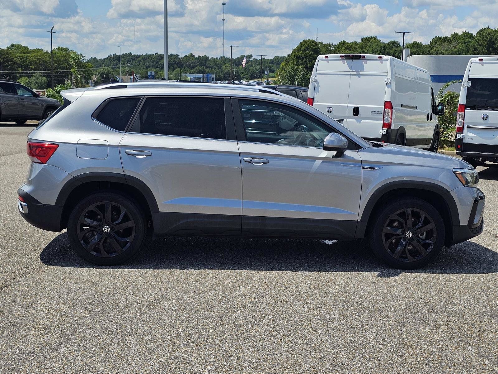 Used 2023 Volkswagen Taos SE w/ Black Wheel Package FWD image 7