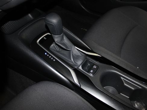 Used 2020 Toyota Corolla LE FWD image 17
