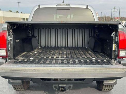 Certified 2022 Toyota Tacoma SR5 image 10