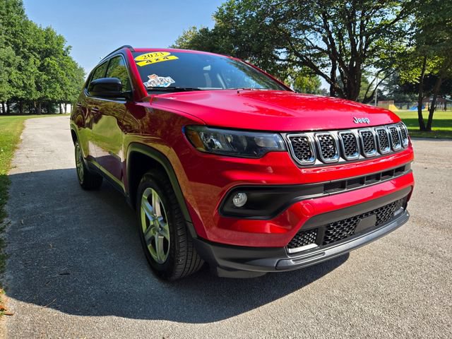 Used 2023 Jeep Compass Latitude AWD/4WD image 8