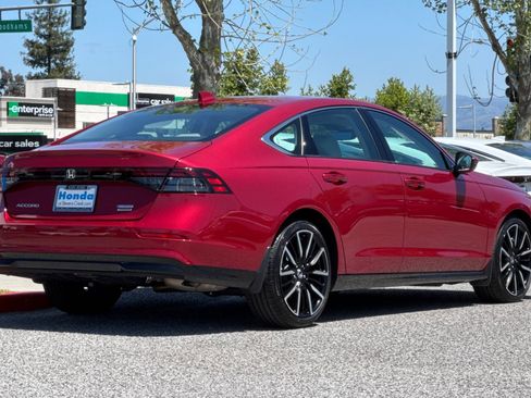 Used 2024 Honda Accord Touring image 9