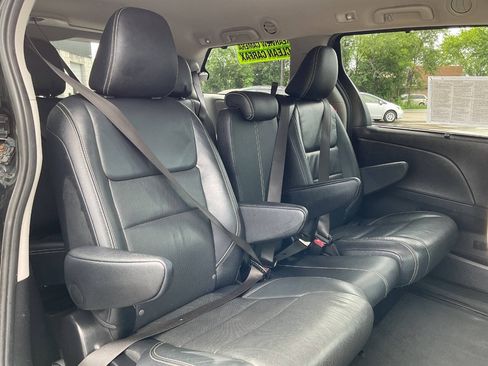 Used 2015 Toyota Sienna SE FWD image 39