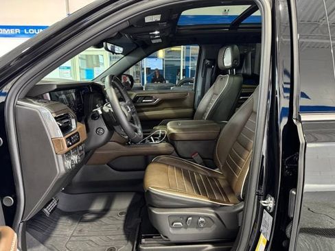 Used 2025 GMC Yukon Denali Ultimate AWD/4WD image 8