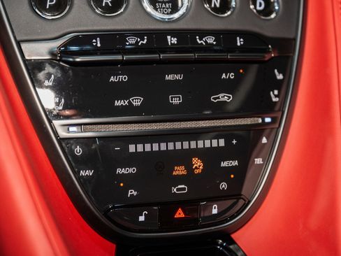 Used 2023 Aston Martin DB11 Coupe image 29