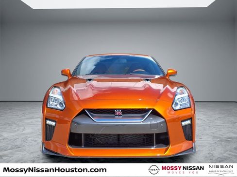Used 2018 Nissan GT-R Premium w/ Premium Interior Package AWD/4WD image 3