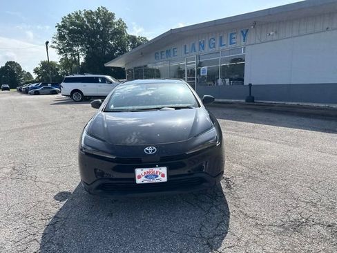 Used 2025 Toyota Prius LE FWD image 7
