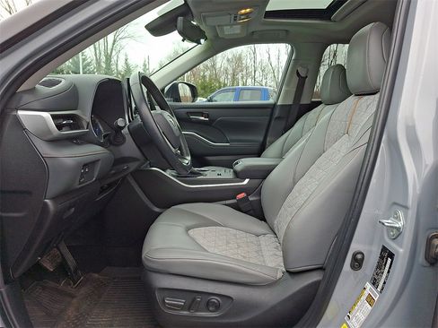 Certified 2022 Toyota Highlander Bronze Edition image 15