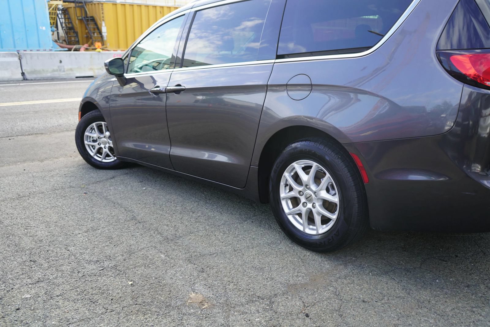 Used 2022 Chrysler Pacifica Touring-L FWD image 5