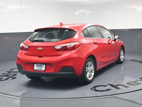 Used 2018 Chevrolet Cruze LT w/ Convenience Package FWD image 9
