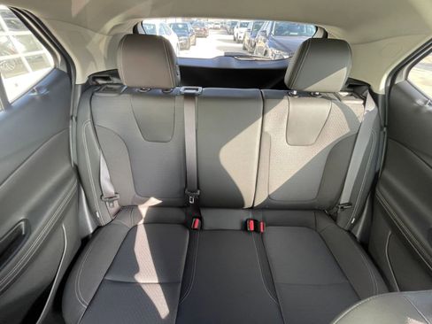 Used 2025 Buick Encore GX Preferred image 38