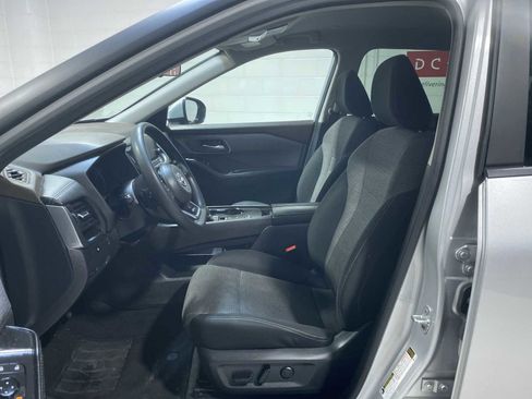 Used 2023 Nissan Rogue SV FWD image 2