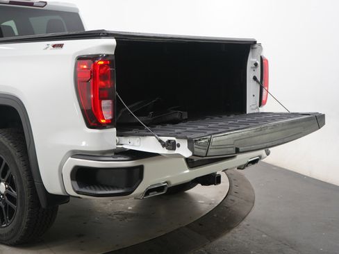 Used 2022 GMC Sierra 1500 Elevation image 9