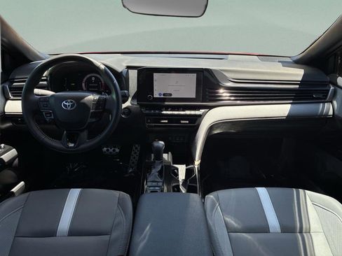 Used 2025 Toyota Camry SE w/ Convenience Package FWD image 32