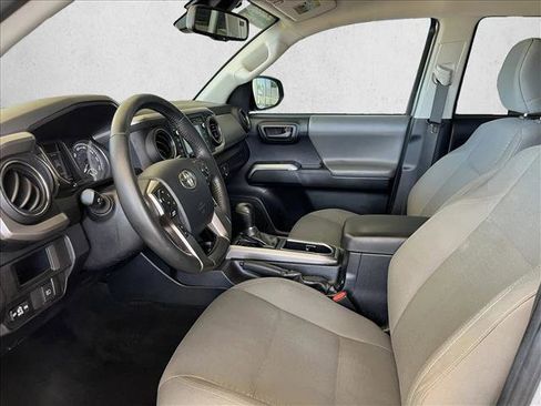 Used 2018 Toyota Tacoma SR5 RWD image 9