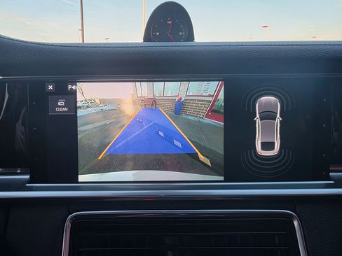 Used 2020 Porsche Panamera image 13