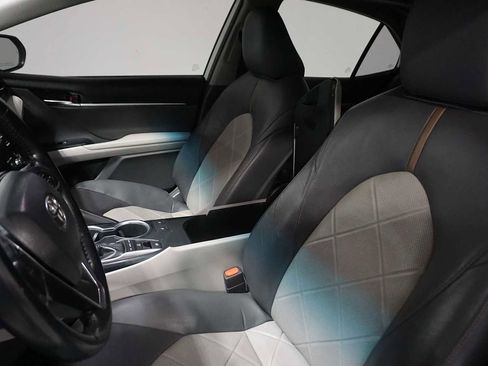 Used 2019 Toyota Camry XLE image 19